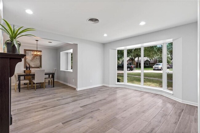 Building Photo - 1747 Maux Dr