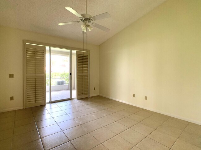 Building Photo - 10459 Lake Vista Cir