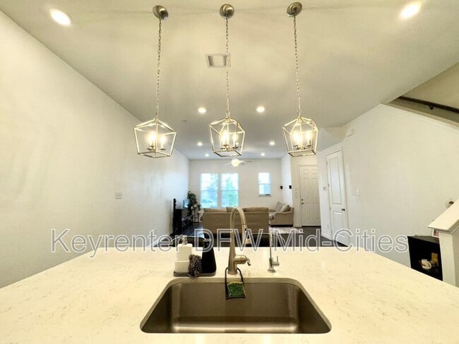 Building Photo - 9927 Tolbert St