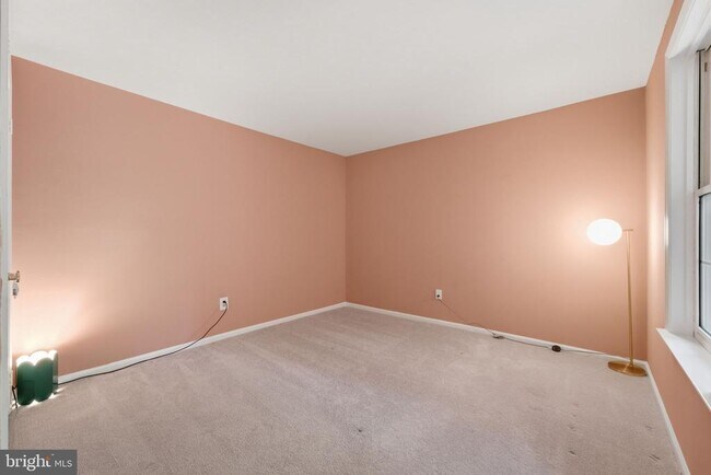 Building Photo - 5705 Brewer House Cir