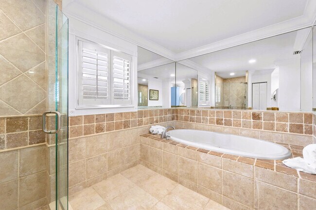 Building Photo - 15100 Sweetwater Ct
