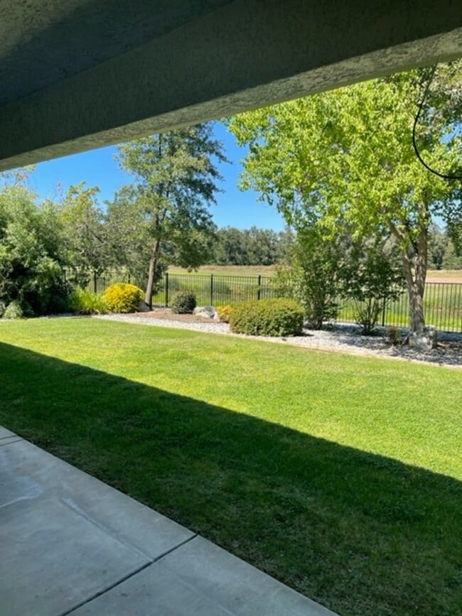 Building Photo - Home on Palo Cedro Golf Course!