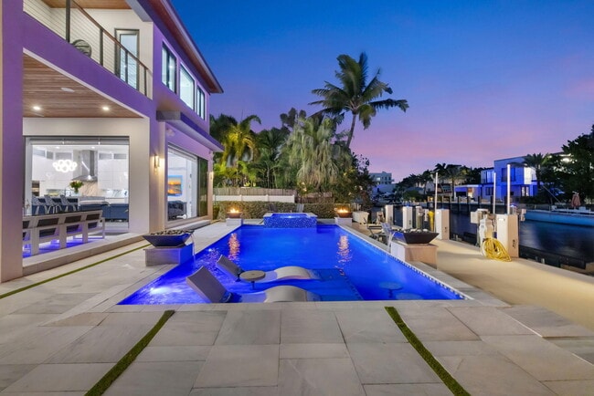 Building Photo - 334 Isle of Capri Dr