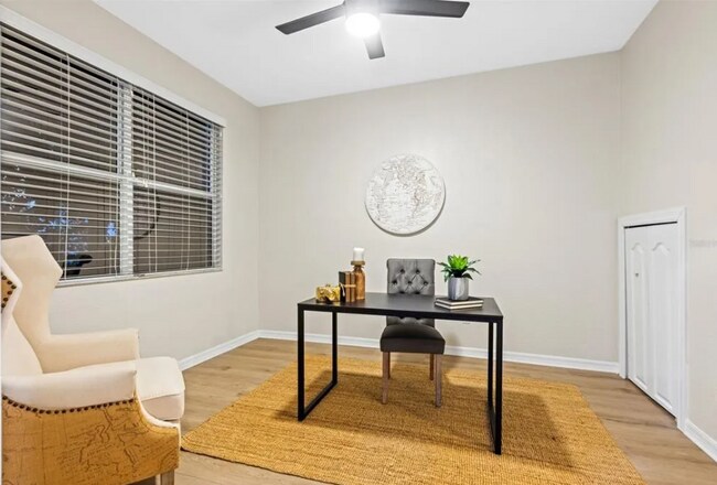 Building Photo - 330 Lang Ct N