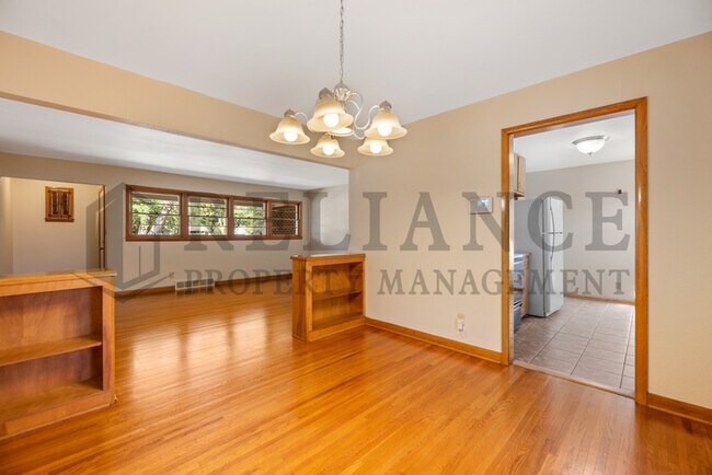 Building Photo - 878 S Fabrique Dr