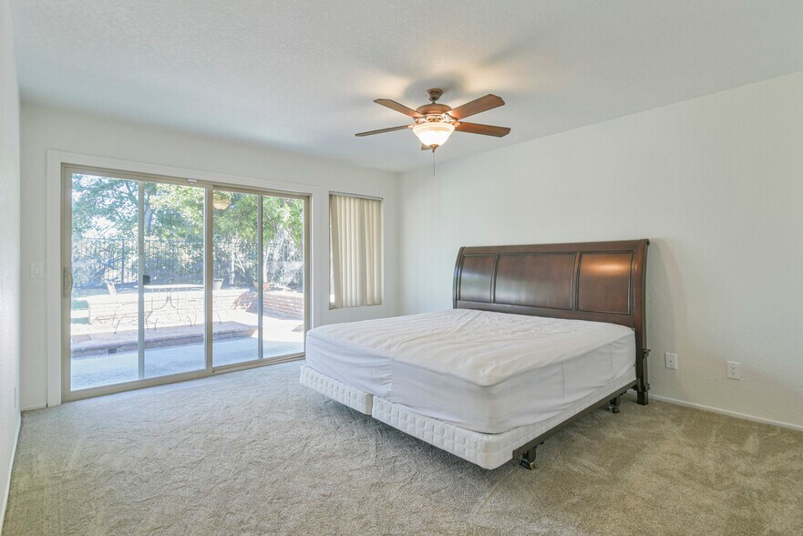 Master bedroom - 540 Canyon Vista Dr
