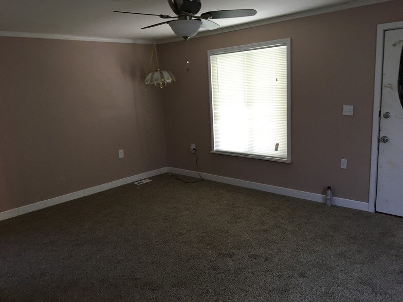 Living Room - 822 Bay Way
