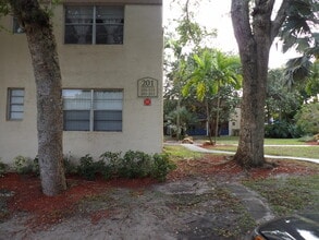 Building Photo - 201 Bonnie Blvd