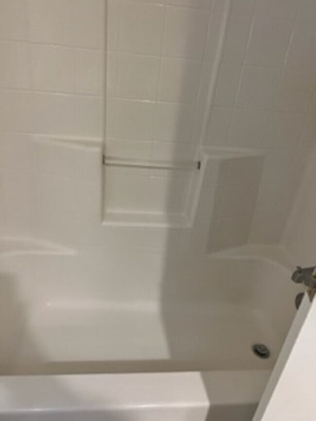 Building Photo - 2 Br 2 Bath