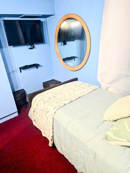 Building Photo - 913 Franklin Ave