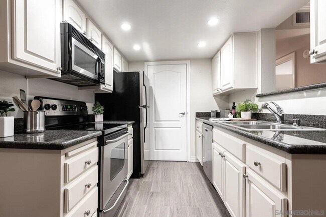 Building Photo - 12007 Alta Carmel Ct