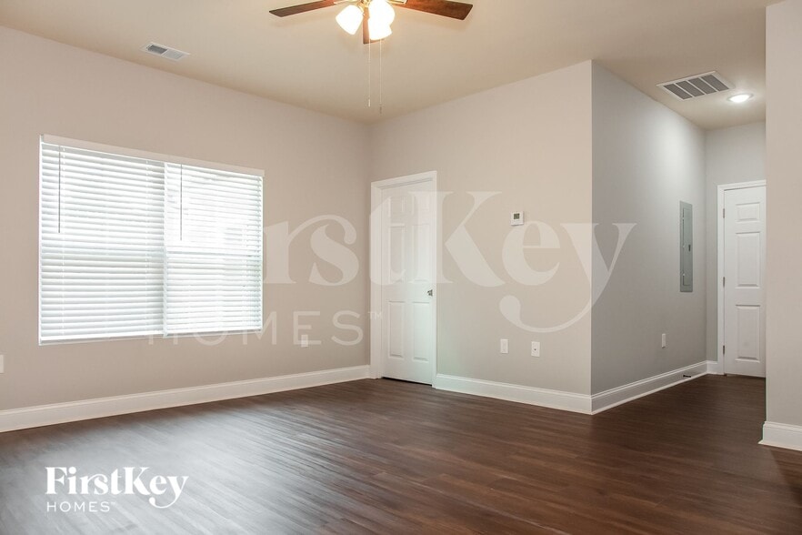 Building Photo - 5039 Tuckaseegee Rd