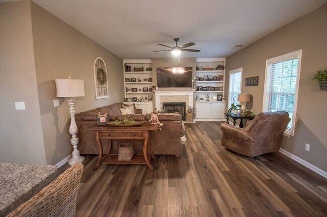 Building Photo - Fall in Love with this home!!!