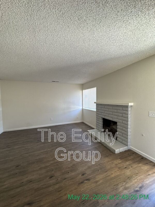 Building Photo - 150 S Peppertree St