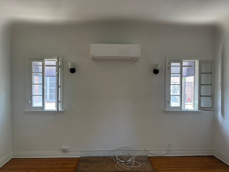 Building Photo - 414 N Orange Grove Ave