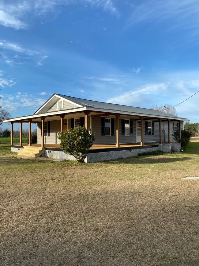 Building Photo - Amazing property! Dreamy wraparound porch! Immaculate & Completely Updated! 3 Bedrooms/2 Baths!