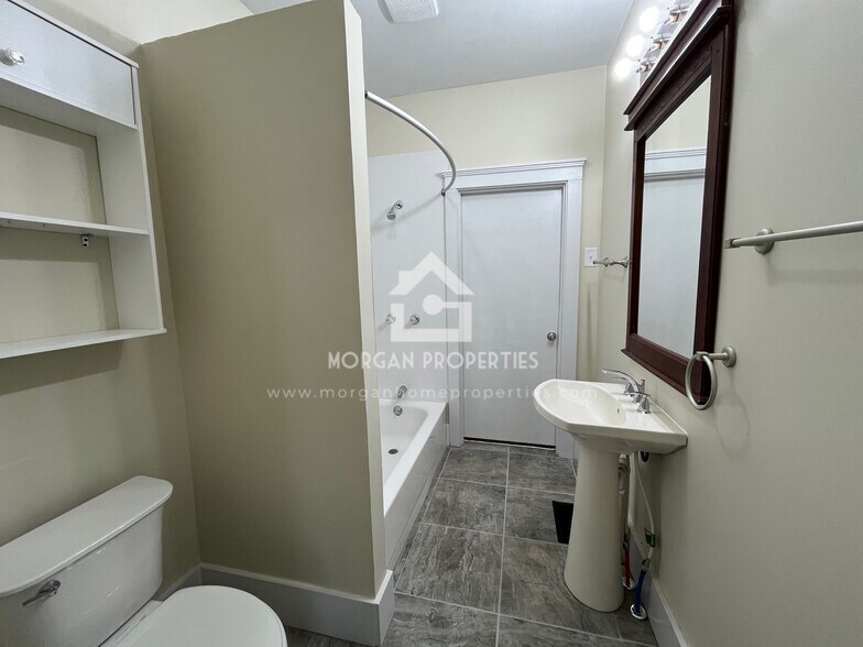 Building Photo - 1417 Arrow Ave