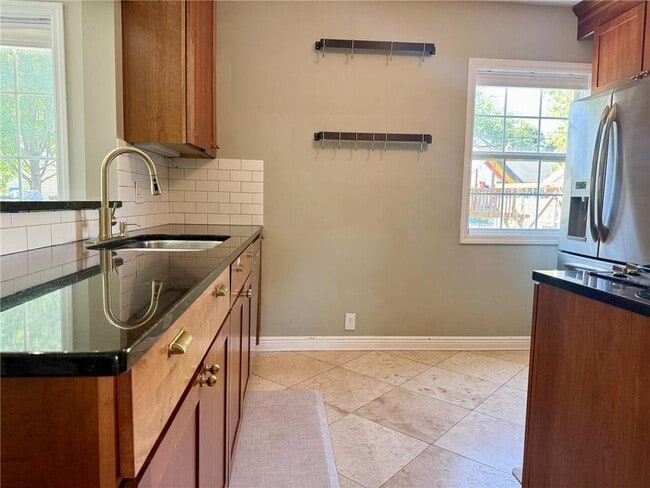 Building Photo - 2836 Dakota Ave S