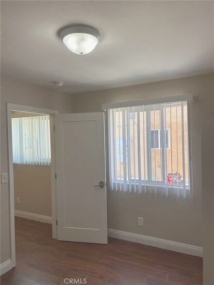 Building Photo - 628 W 59th Pl