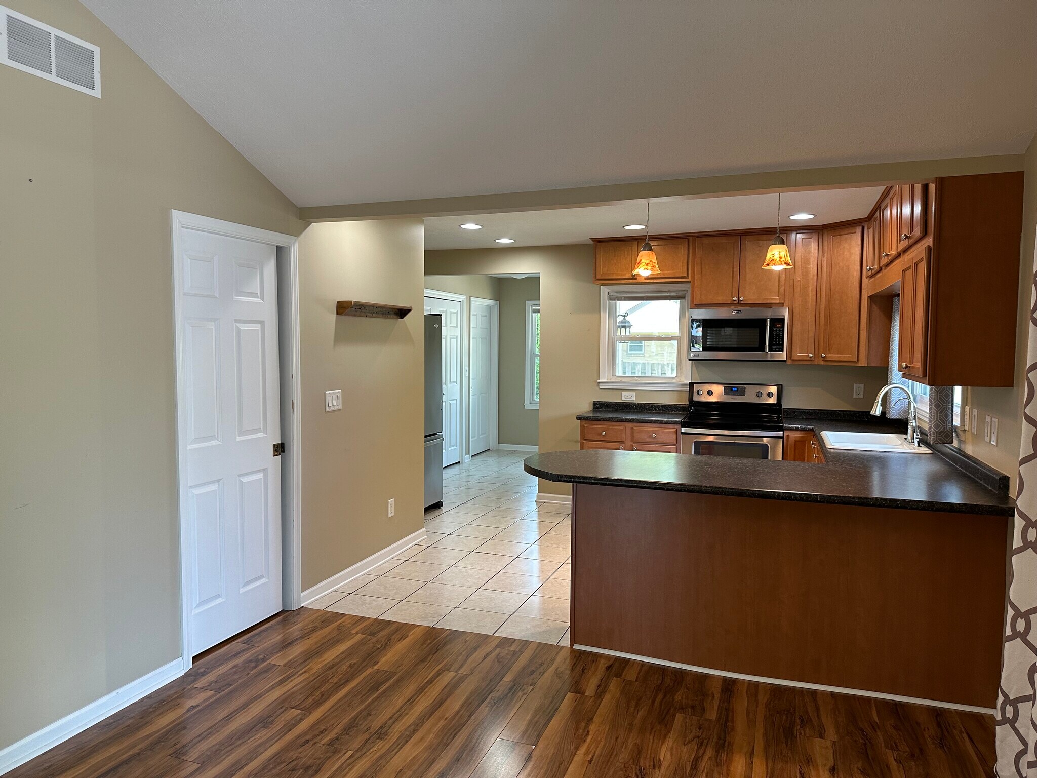 Building Photo - 1409 Miller Dr