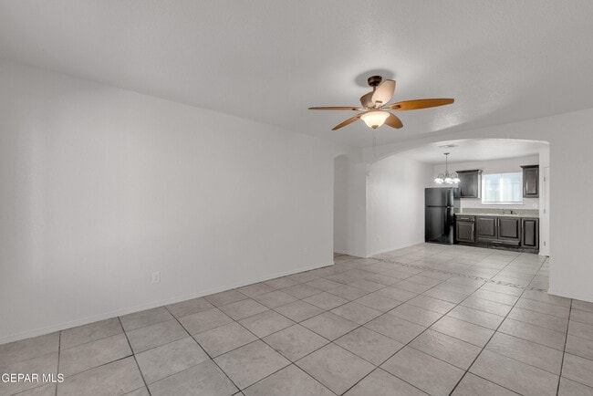 Building Photo - 9277 Leonardo Ave