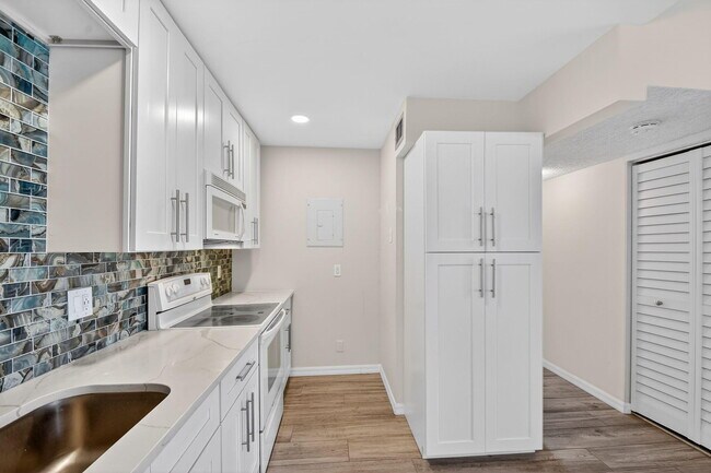 Building Photo - 812 Sky Pine Way