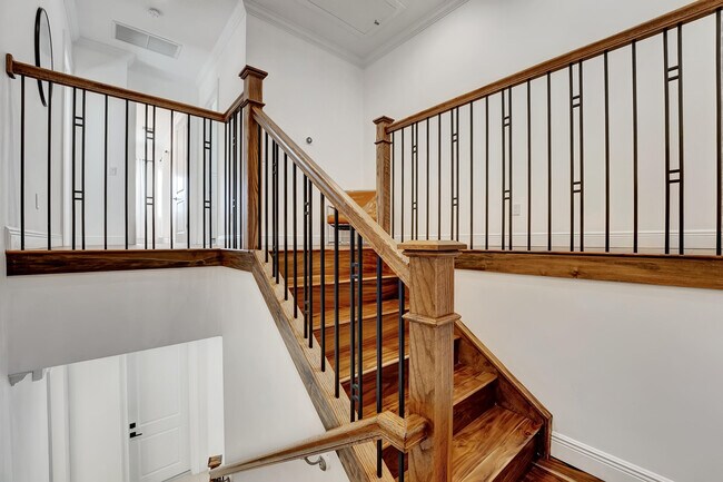 Building Photo - 500 NE Wavecrest Way