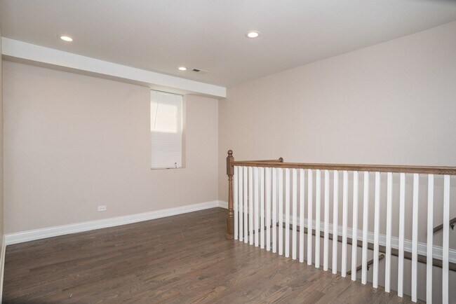 Building Photo - 2135 W 19th St