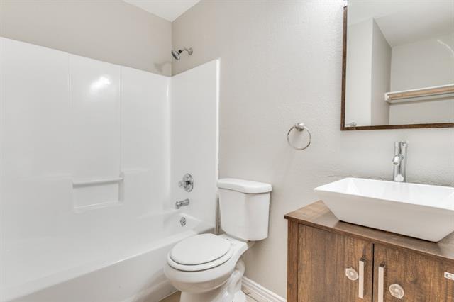 Building Photo - 1911 May St