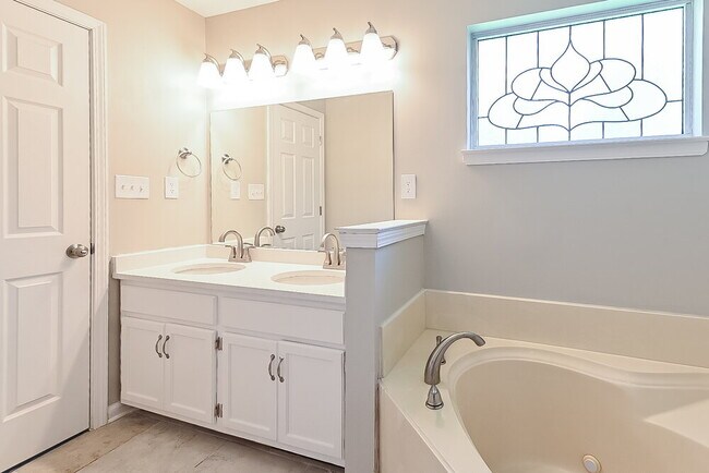 Building Photo - 4244 Shadow Oaks Dr