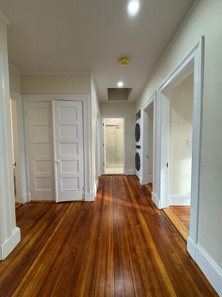 Building Photo - 20 Wadsworth St