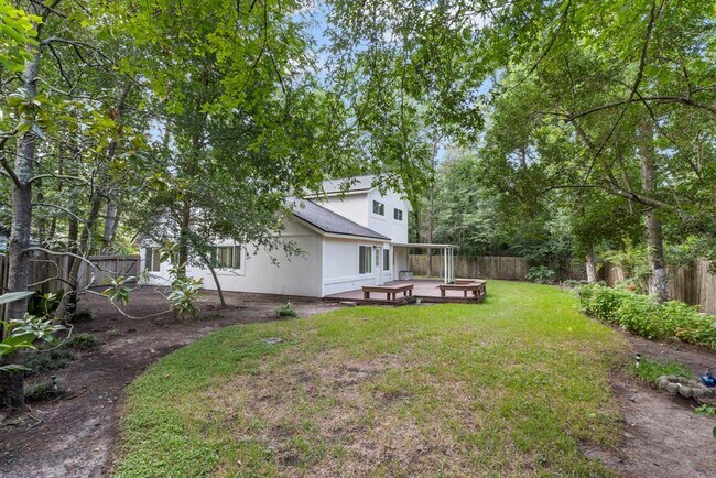Building Photo - 10 Glorybower Ct