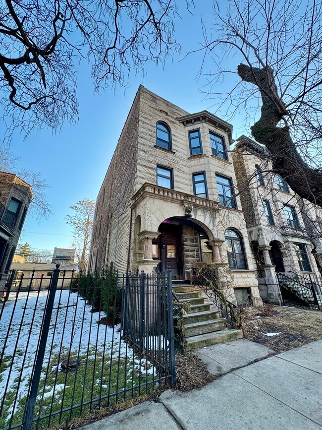 Building Photo - 1331 N Maplewood Ave