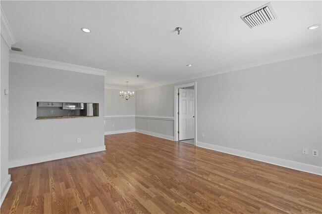 Building Photo - 300 Johnson Ferry Rd