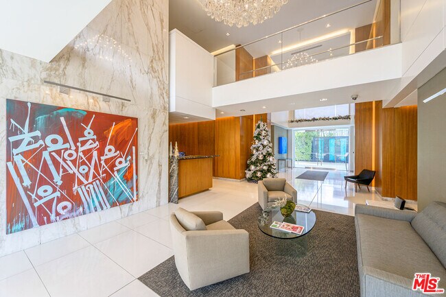 Building Photo - 838 N Doheny Dr