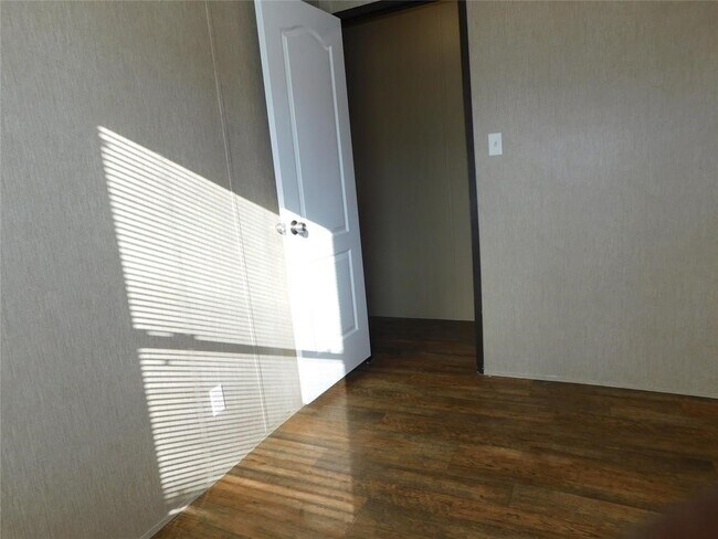 Building Photo - 100 China Gdn Ln