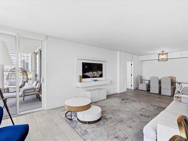 Building Photo - 701 Brickell Key Blvd