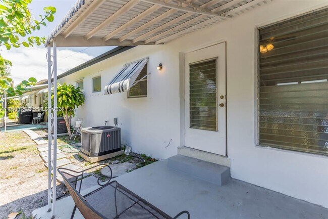 Building Photo - 2215 Jackson St