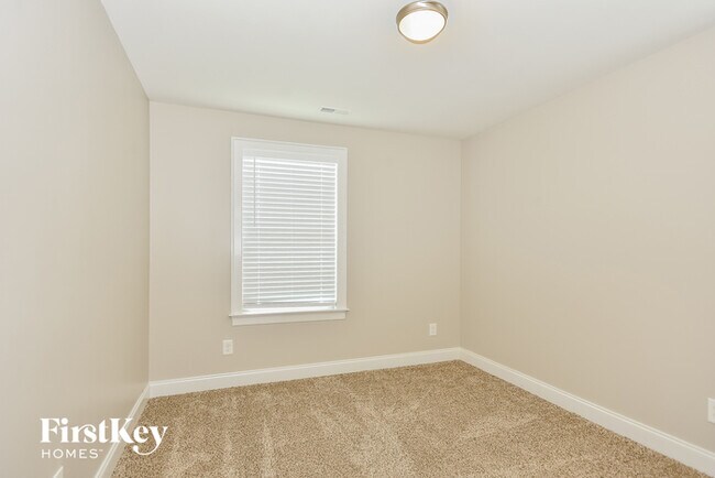 Building Photo - 2343 Somerset Valley Dr