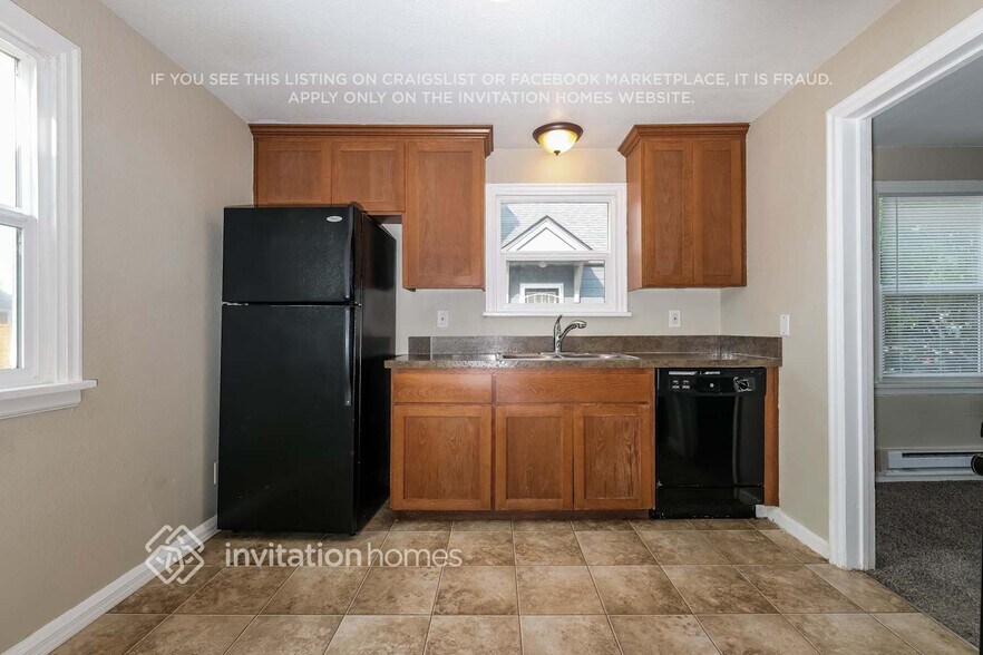Building Photo - 3216 S 72nd St