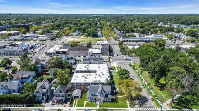 Building Photo - 700 Fifth Ave
