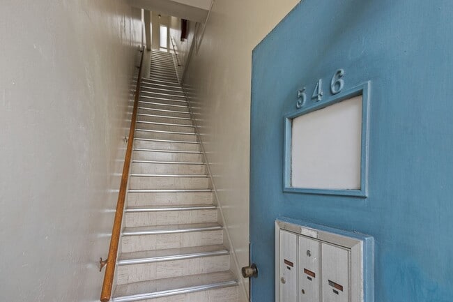 Building Photo - 546 Green St