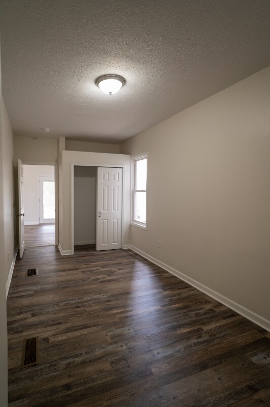 Building Photo - 1277 W 67th St