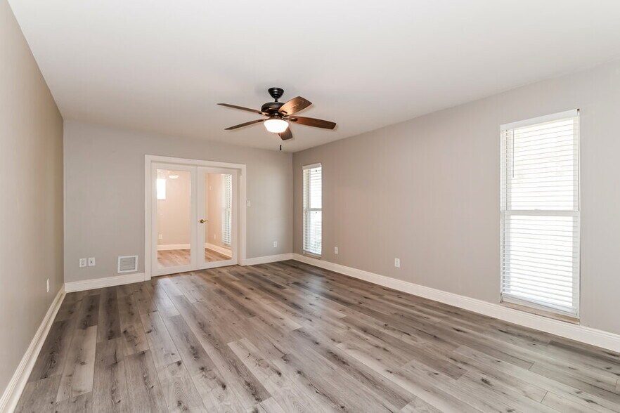 Building Photo - 2228 Treehaven Cir