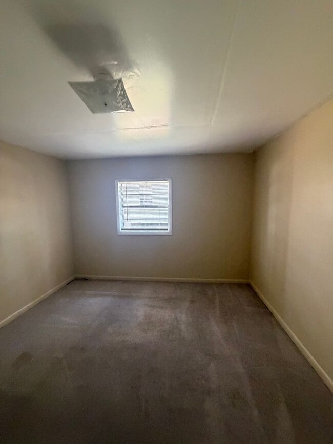 Building Photo - 607 E Gordon St