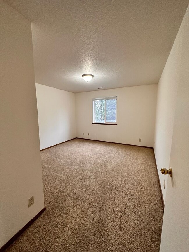 Building Photo - 1877 Fairway Dr