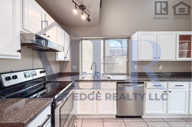 Building Photo - 3Bed/3Bath Home at Cave Creek/Greenway Rd!...