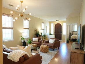 Building Photo - Cozy Stevenson Ranch Home on a Quiet Cul-D...