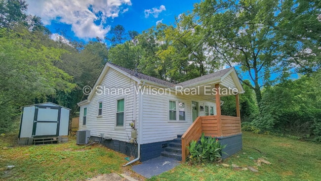 Building Photo - Cute little 2 BR / 1 BA up for lease!