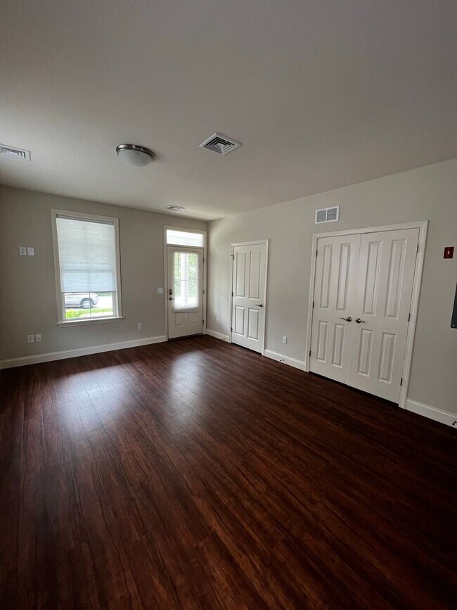 Building Photo - 251 Bayberry Cir